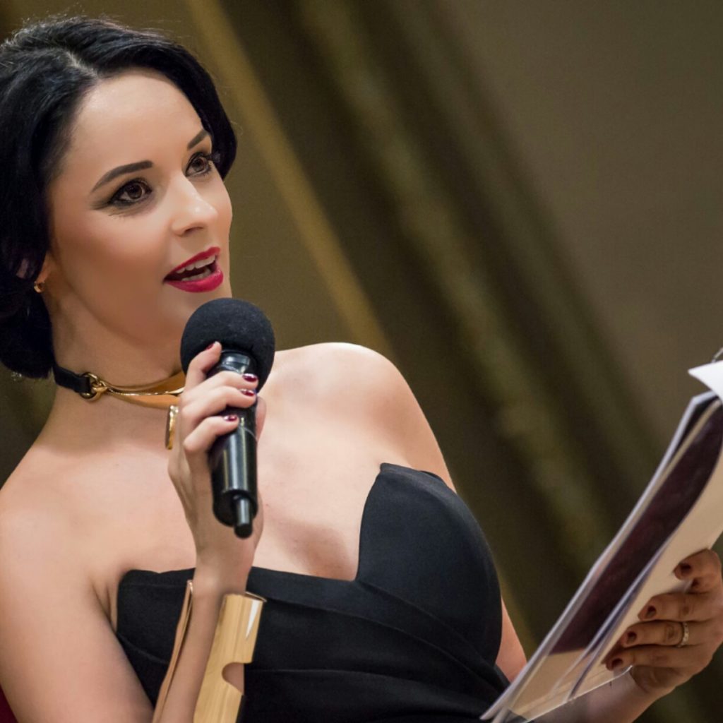 amfritrionul galei andreea marin