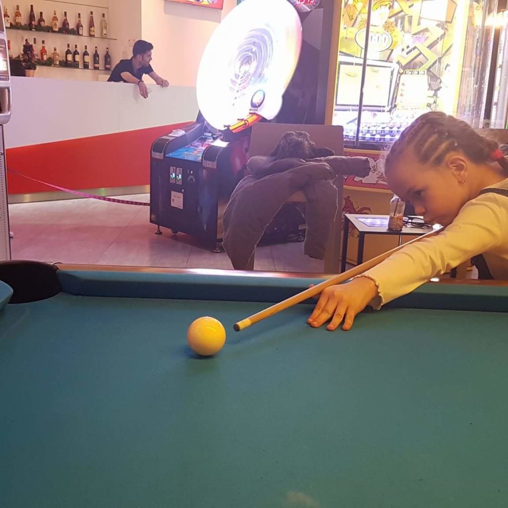 biliard girl