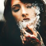 femei care fumeaza 44