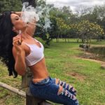 femei care fumeaza 47