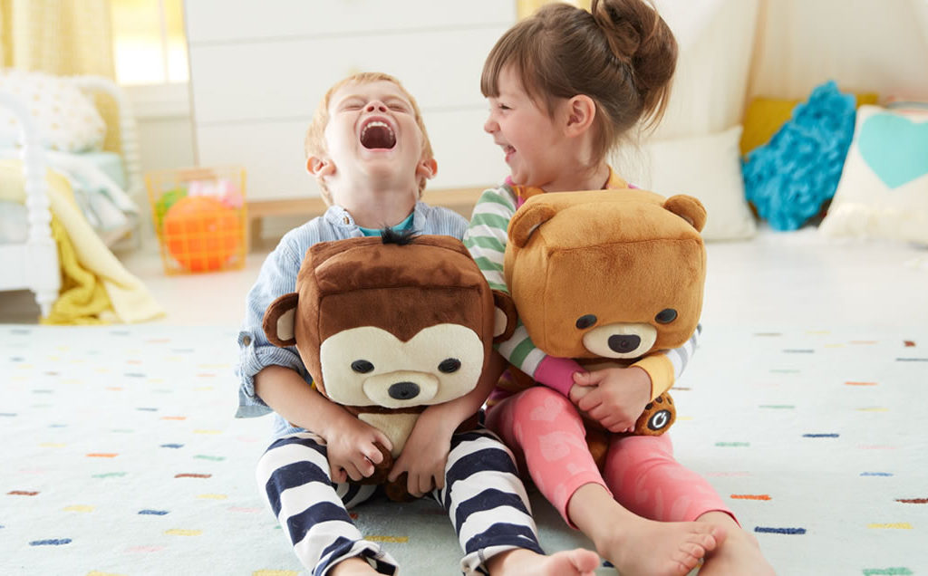 copii bucurandu se de jucarii