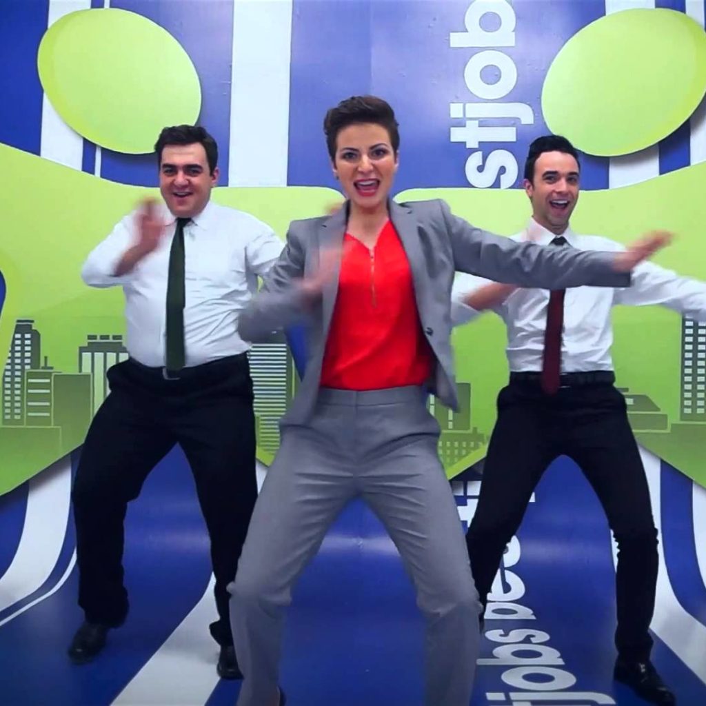 reclame facute pe genunchii secr