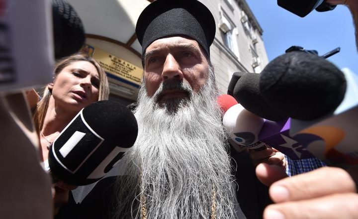 mafiotii din biserica