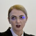Cum credeți voi că se poate ieși din văgăuna asta.
